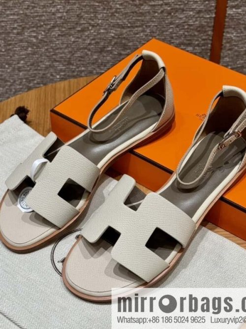 Hermès H\'s must-wear sandals in spring and summer