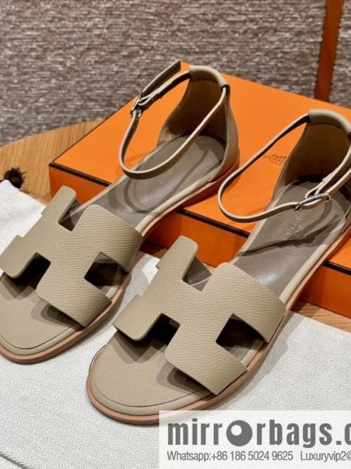 Hermès H\'s must-wear sandals in spring and summer