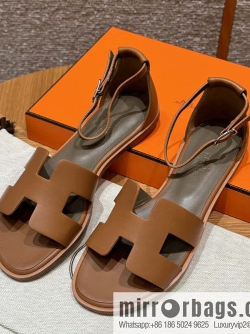 Hermès H\'s must-wear sandals in spring and summer