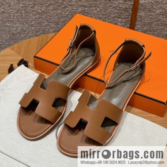 Hermès H\'s must-wear sandals in spring and summer