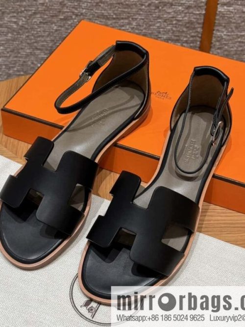 Hermès H\'s must-wear sandals in spring and summer