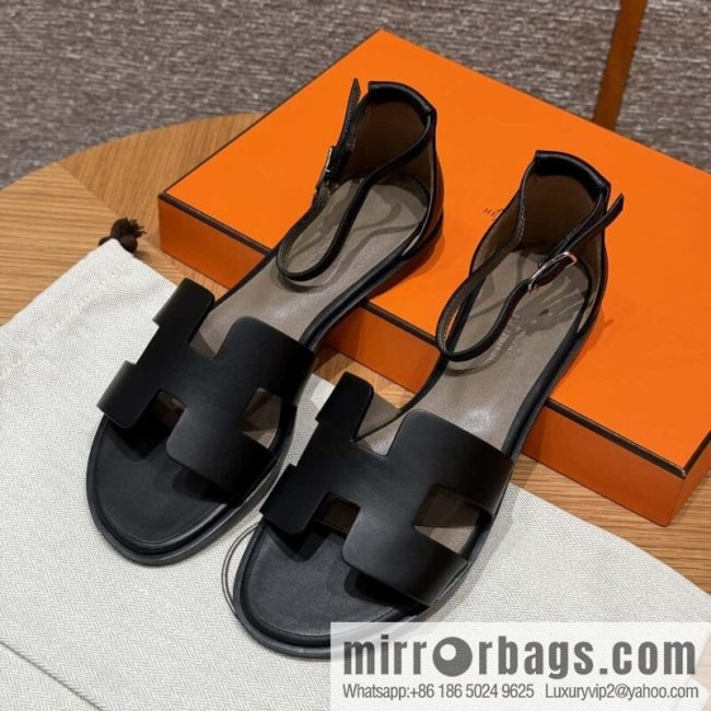 Hermès H\'s must-wear sandals in spring and summer