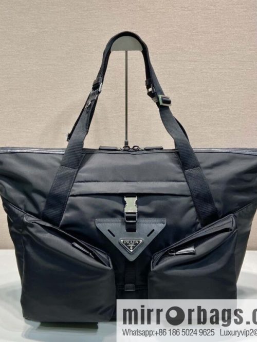 PRADA 🎉 travel bag 🎉 2VC040