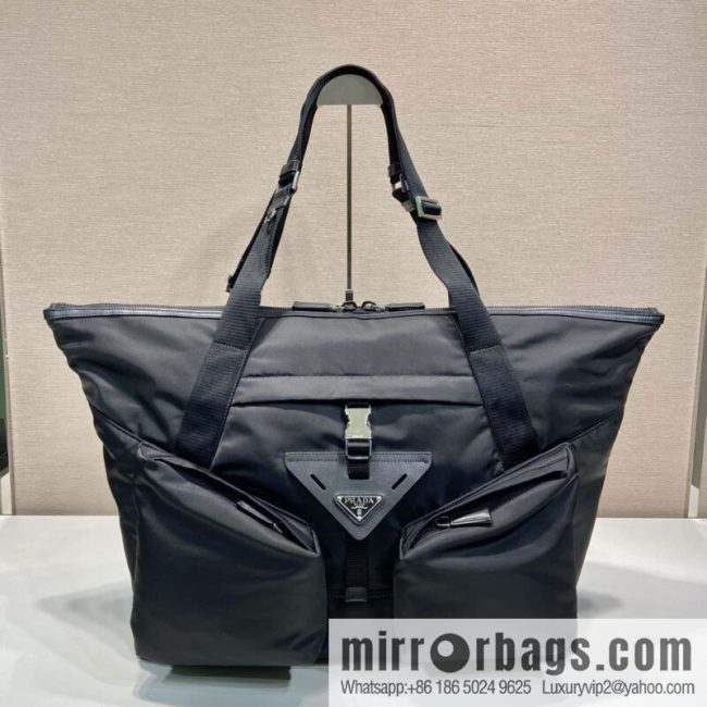 PRADA 🎉 travel bag 🎉 2VC040