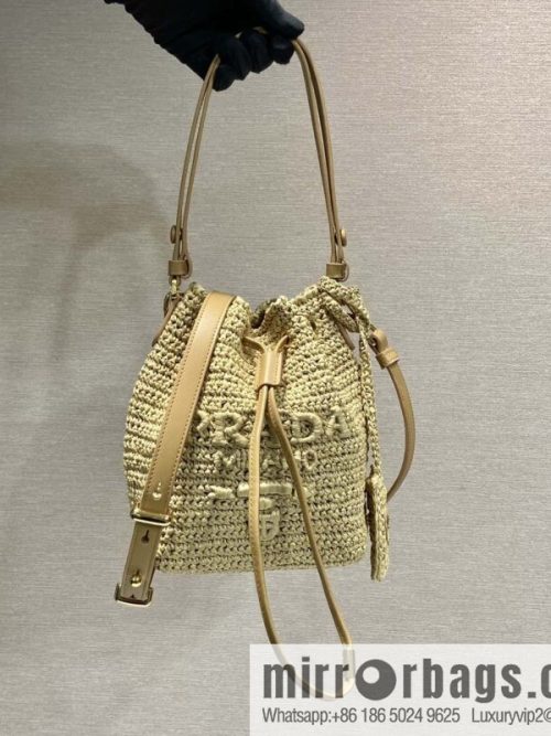 PRADA 🎉 bucket bag 🎉 1BE068