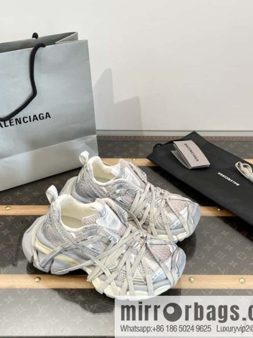 𝐁𝐚𝐥𝐞𝐧𝐜𝐢𝐚𝐠𝐚• 3 𝐗𝐋|||𝟐𝟎𝟐𝟒 retro old sports dad shoes, spider web 🕸️ straps upgrade