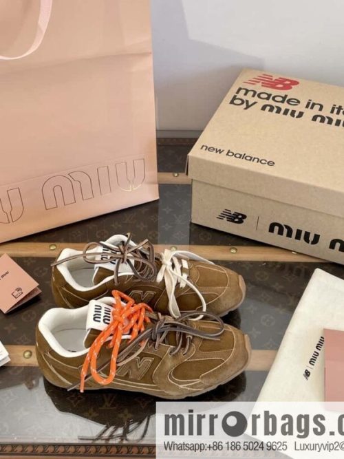 Miu Miu ✖ 𝐍𝐞𝐰 𝐁𝐚𝐥𝐚𝐧𝐜𝐞 𝟓𝟑𝟎 joint model Lace-up Forrest training shoes, football shoes