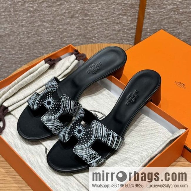 Hermès H\'s new printed high-heeled sandals