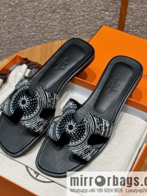 Hermès H\'s new printed slippers