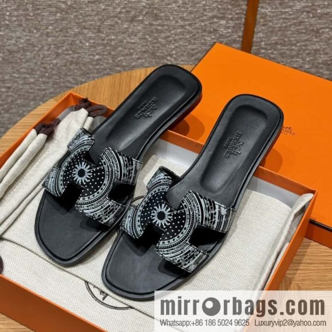 Hermès H\'s new printed slippers