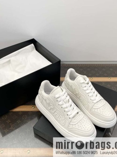 𝐀𝐥𝐞𝐱𝐚𝐧𝐝𝐞𝐫 𝐖𝐚𝐧𝐠 || King embossed thick-soled casual white shoes