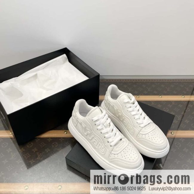 𝐀𝐥𝐞𝐱𝐚𝐧𝐝𝐞𝐫 𝐖𝐚𝐧𝐠 || King embossed thick-soled casual white shoes