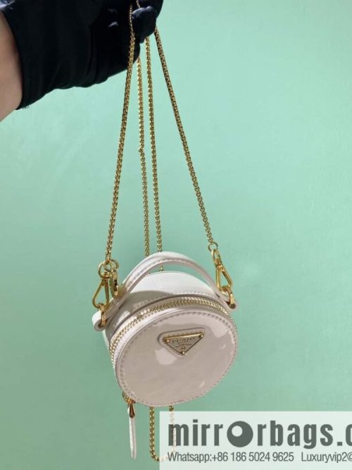 PRADA 🎉 patent leather 🎉 1NR023 🎉🎉 white