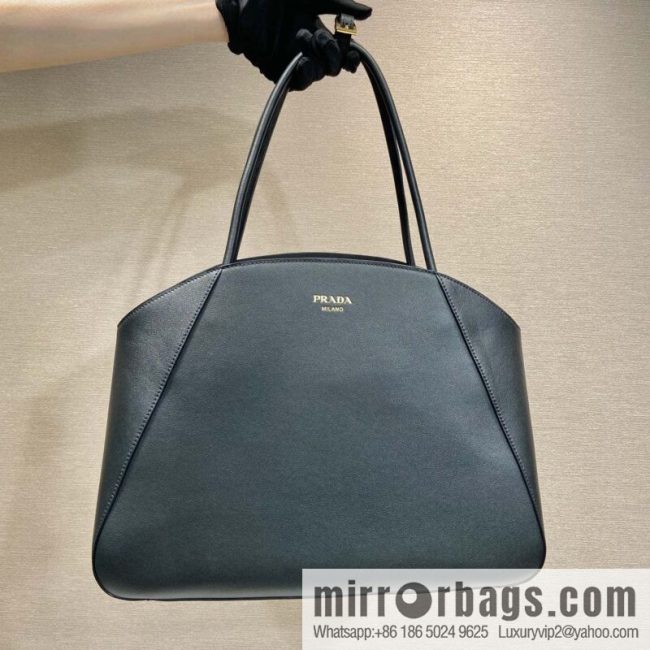 PRADA 🎉 new 🎉 1BG510 tote bag