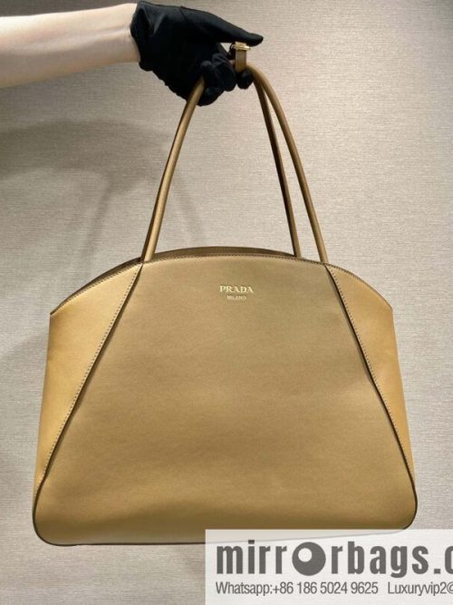 PRADA 🎉 new 🎉 1BG510 tote bag