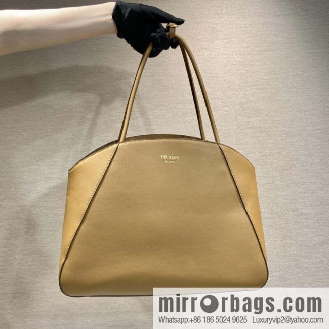 PRADA 🎉 new 🎉 1BG510 tote bag