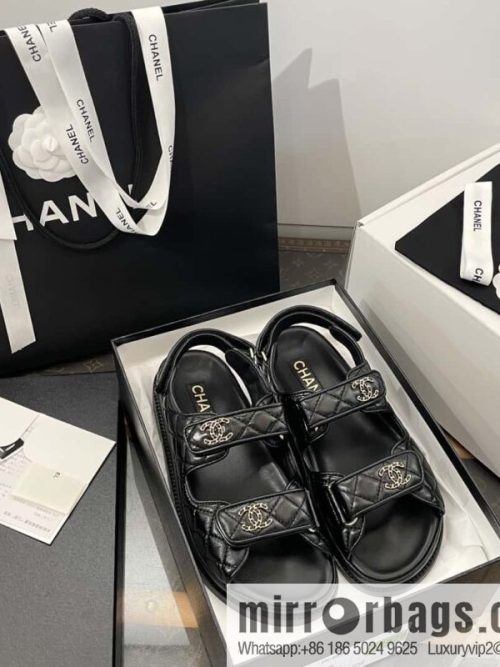 CHANEL Xiaoxiang new version, double leather buckle, high-gloss sheepskin, Velcro beach shoes