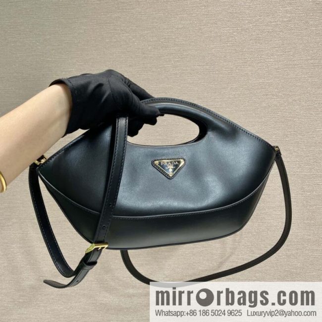 PRADA 🎉 new dumpling bag 🎉 1BA421 black