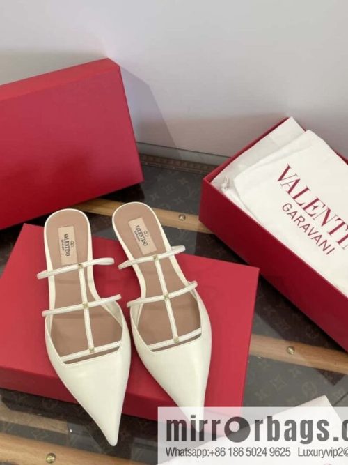 𝐕𝐚𝐥𝐞𝐧𝐭𝐢𝐧𝐨 Warren Newest pointy straps, kitten heels, muller sandals, slippers