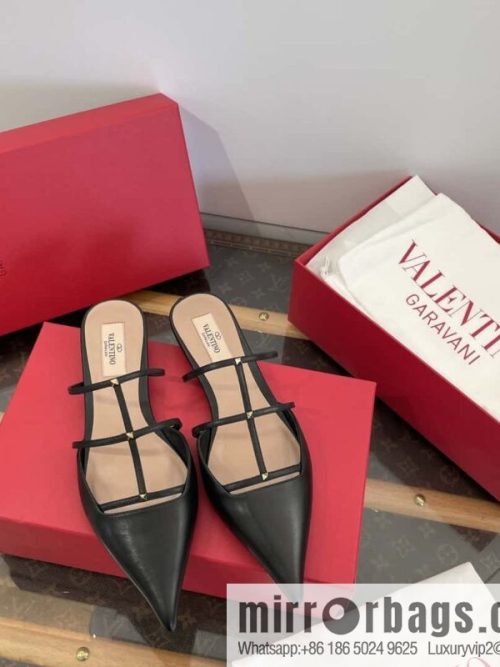 𝐕𝐚𝐥𝐞𝐧𝐭𝐢𝐧𝐨 Warren Newest pointy straps, kitten heels, muller sandals, slippers