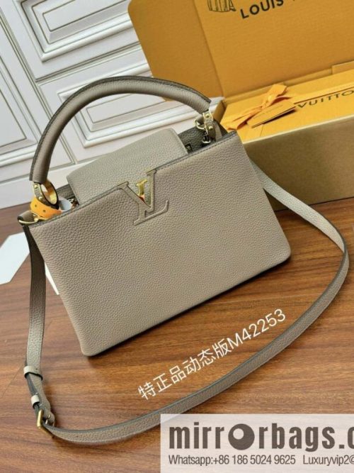LV M42253 Capucines medium handbag