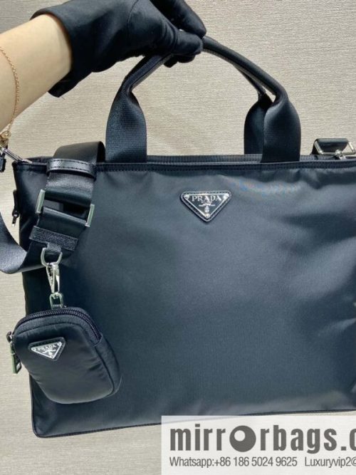 PRADA 🎉 upgrade/neutral briefcase 🎉 1BG876A