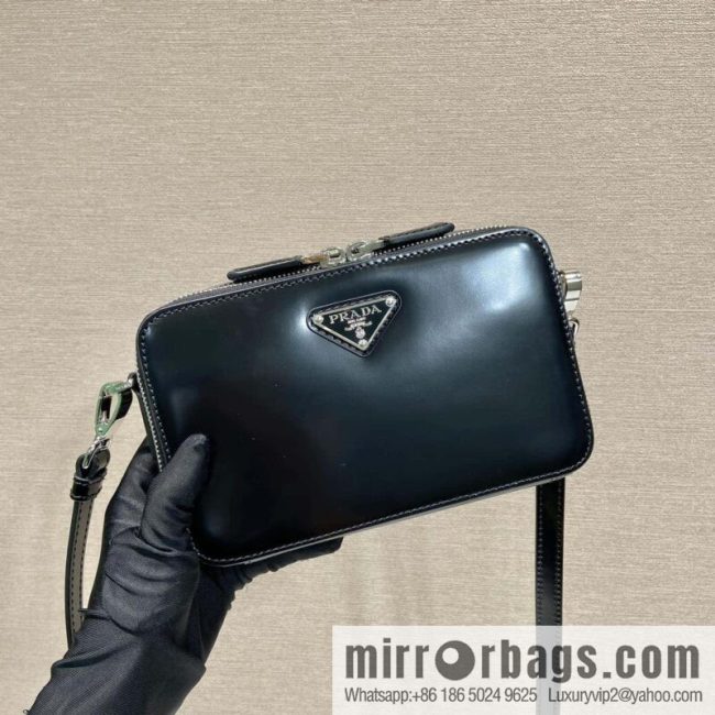 PRADA 🎉 new mailman bag 🎉 2VH173 glossy black