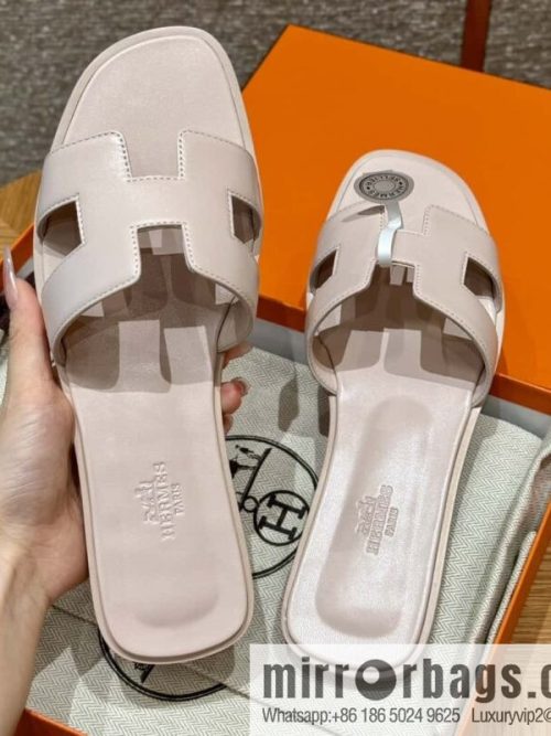 Hermès 181 Oran slippers, plain /Swift petal powder/Petal powder