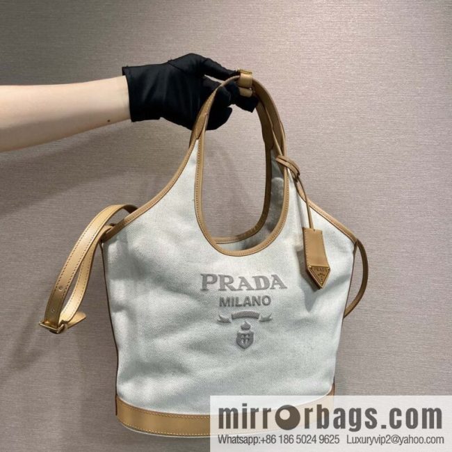 PRADA 🎉 new tote bag 🎉 1BG471M