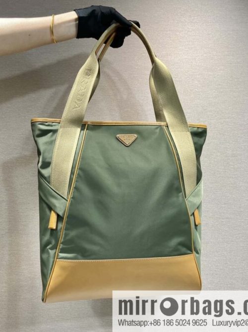PRADA 🎉 new tote bag 🎉 2VG119