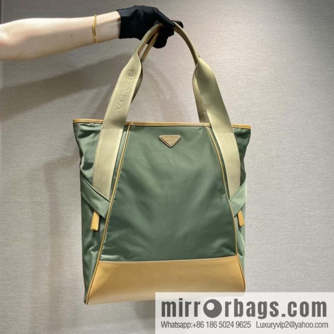 PRADA 🎉 new tote bag 🎉 2VG119