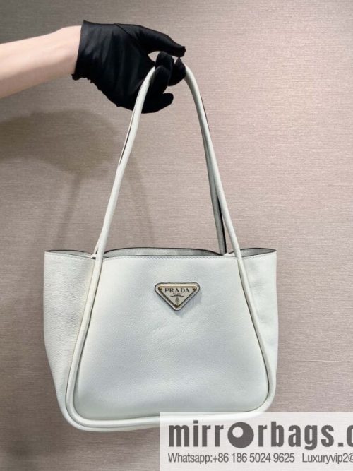 PRADA 🎉 New 🎉 1BG539 Shoulder 🎉🎉 White