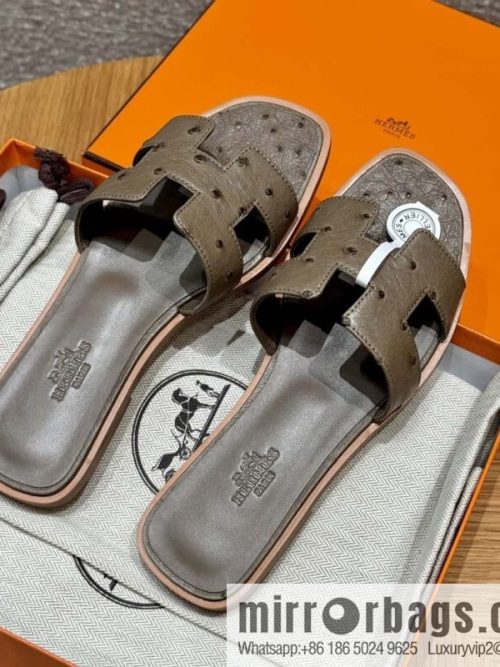 Hermès 181 Oran Sandals, Elephant Grey/ck18/etoupe Ostrich 🐦/Ostrich