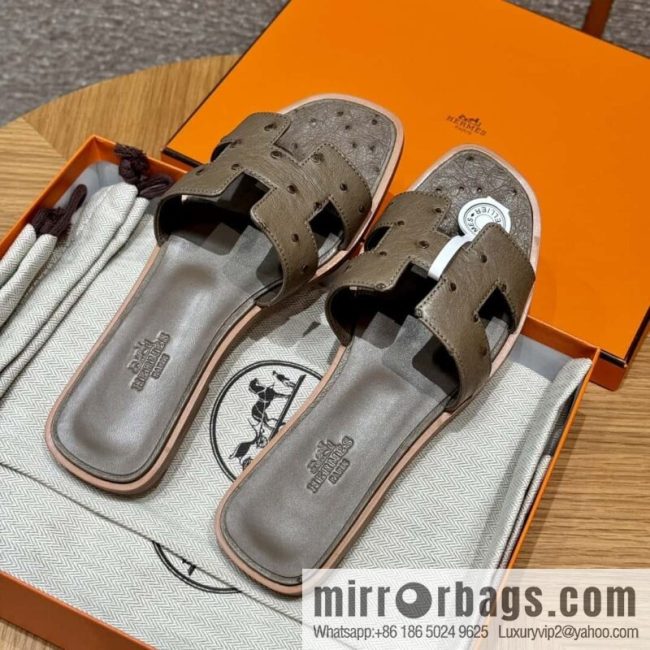 Hermès 181 Oran Sandals, Elephant Grey/ck18/etoupe Ostrich 🐦/Ostrich