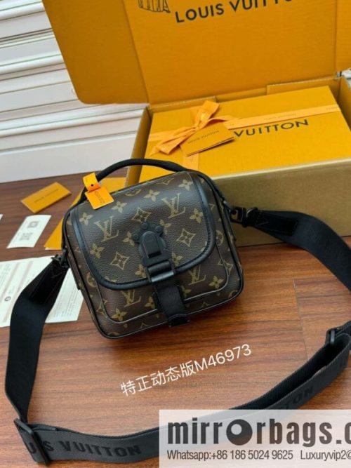 LV M46973 Season\'s new QUEST mailman bag