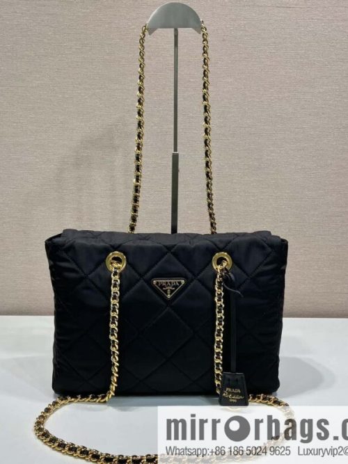 PRADA 🎉 medieval zipper medium 🎉 1BG529