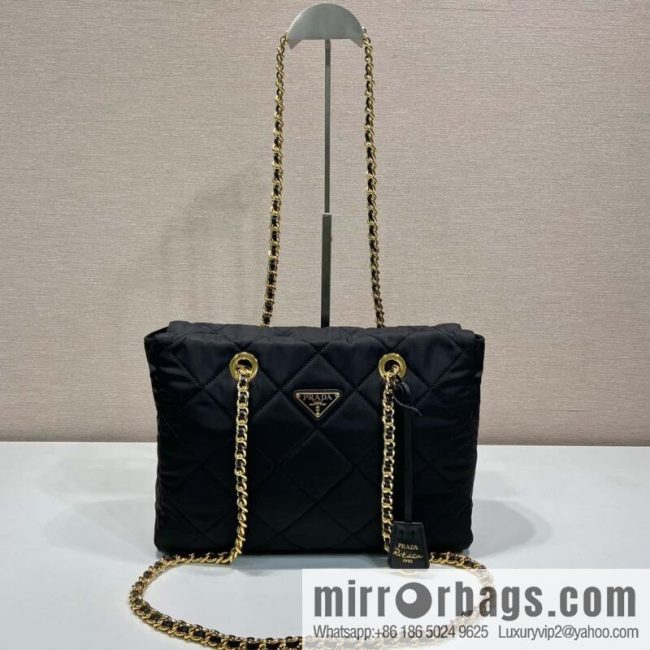 PRADA 🎉 medieval zipper medium 🎉 1BG529