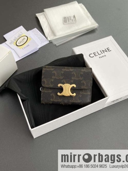 Celine TRIOMPHE logo printed short wallet 10l652DS3.04LU653