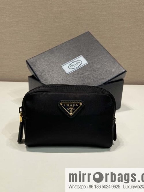 Prada 🎉 small hand bag 🎉 1NA339/K