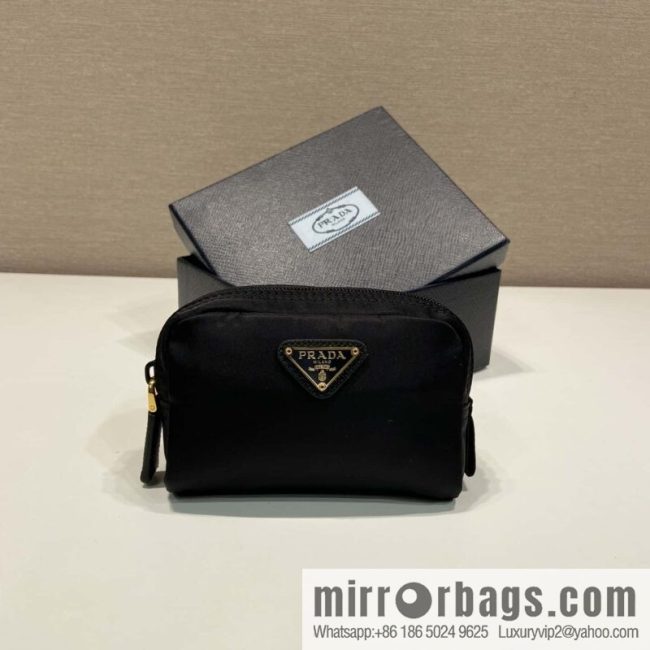 Prada 🎉 small hand bag 🎉 1NA339/K