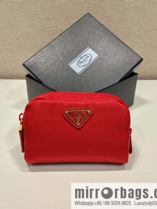 Prada 🎉 small hand bag 🎉 1NA339/K