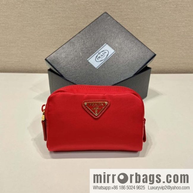 Prada 🎉 small hand bag 🎉 1NA339/K