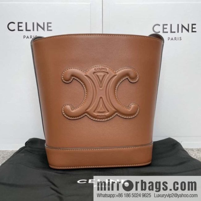 CELINE CUIR TRIOMPHE Small smooth leather bucket bag 198243