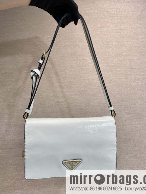 PRADA 🎉 oil wax leather messenger bag 🎉 1BD082