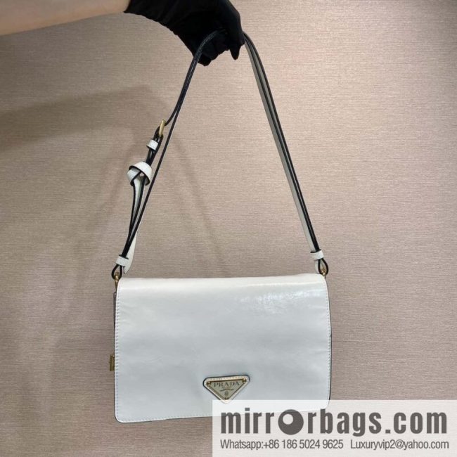 PRADA 🎉 oil wax leather messenger bag 🎉 1BD082
