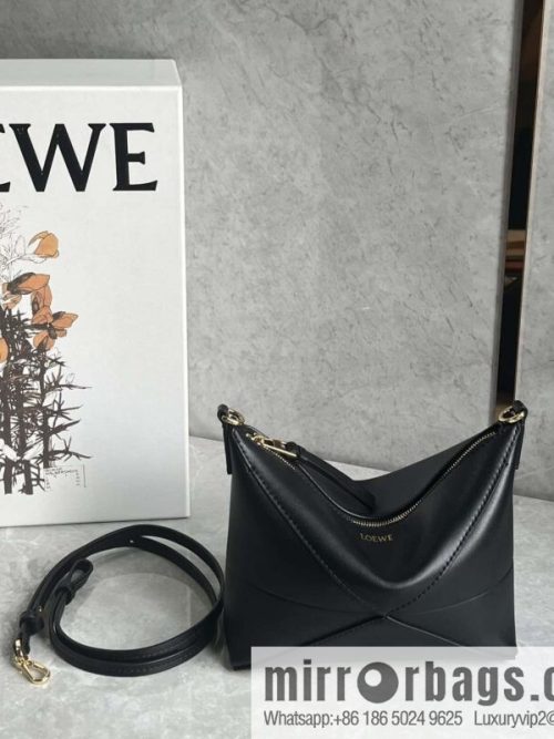 LOEWE 𝐩𝐮𝐳𝐳𝐥𝐞 𝐟𝐨𝐥𝐝 𝐩𝐨𝐮𝐜𝐡 bag 0696 black