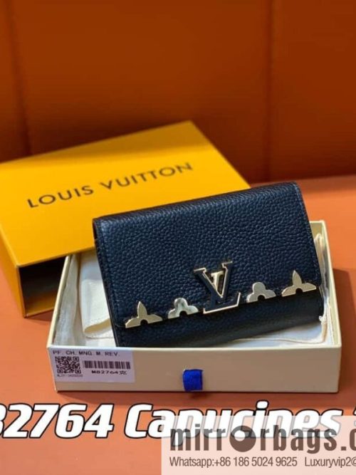[Original order boutique] M82764 black full leather tri-fold wallet series Capucines wallet M82764 82835 white (floral)