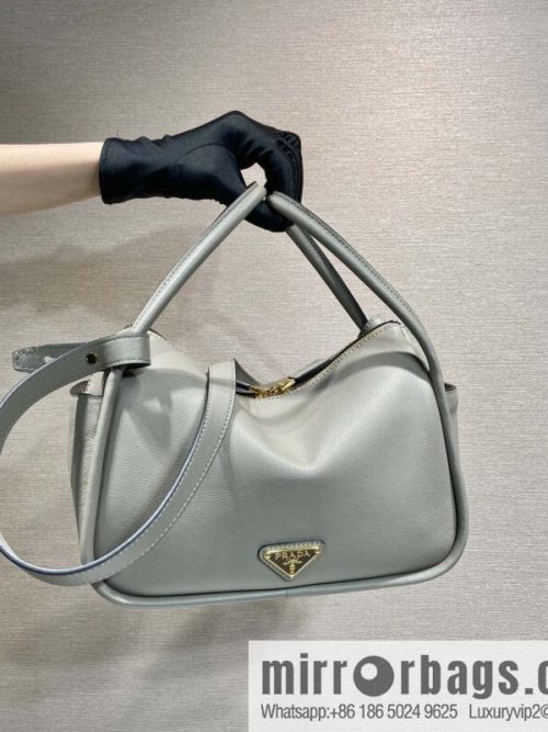 PRADA 🎉 new 🎉 1BA451 new color