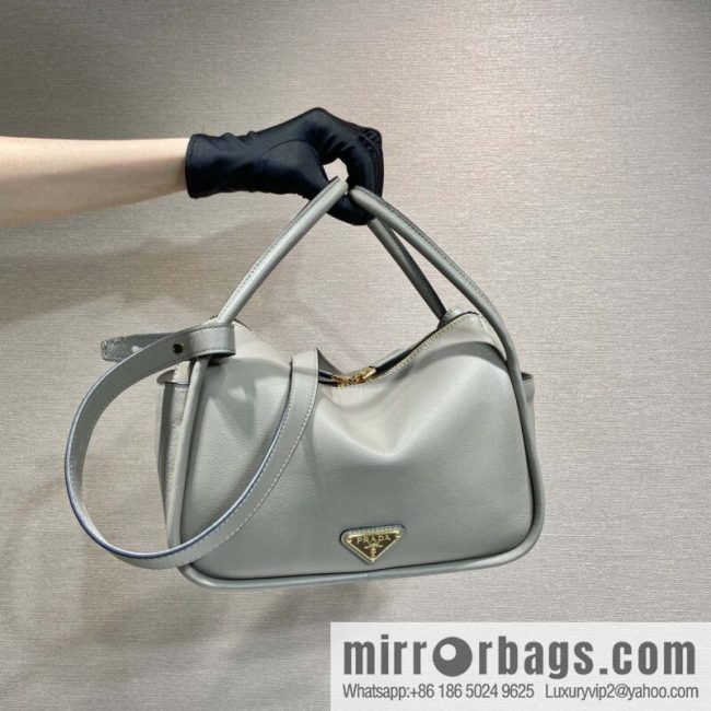 PRADA 🎉 new 🎉 1BA451 new color