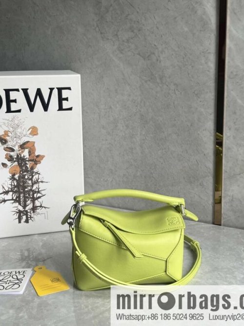 LOEWE puzzle new geometric bag 0680 neon green 18CM